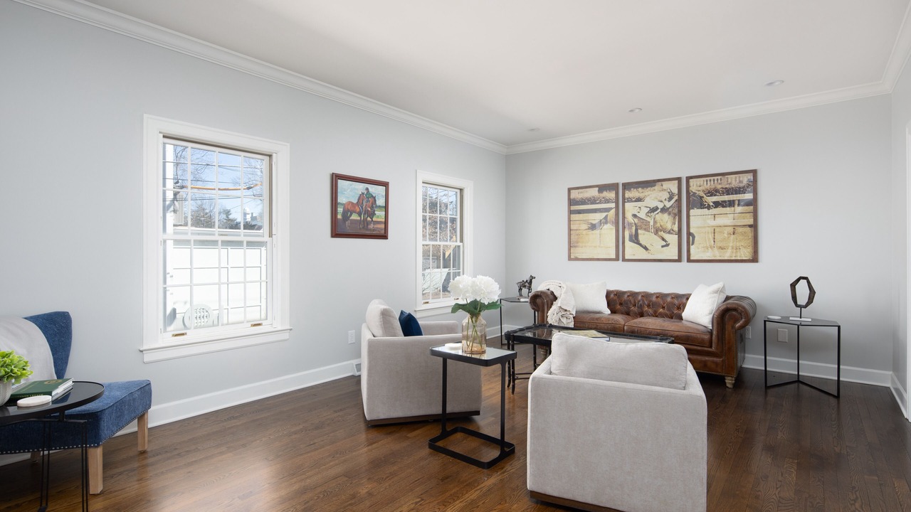 Photo of Livingroom in West Suburb