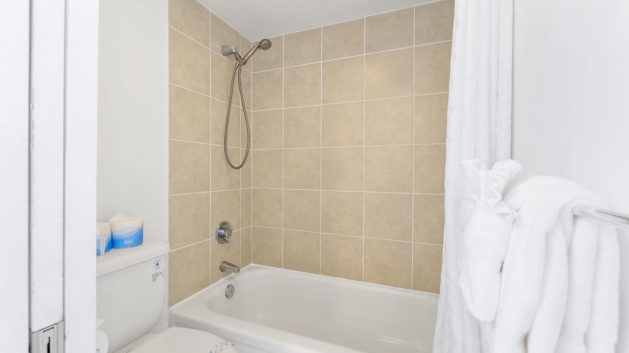 Photo of Bathroom in Diamond Head - Kapahulu - St. Louis