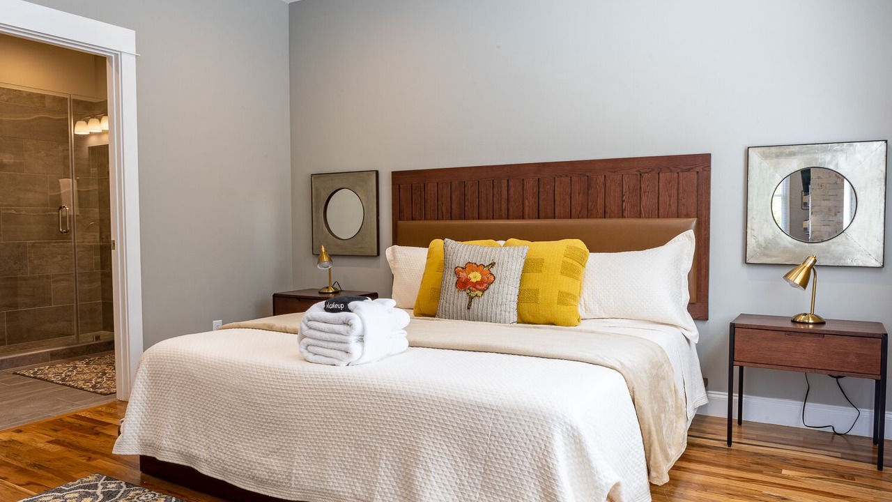 Photo of Bedroom in Woodfin