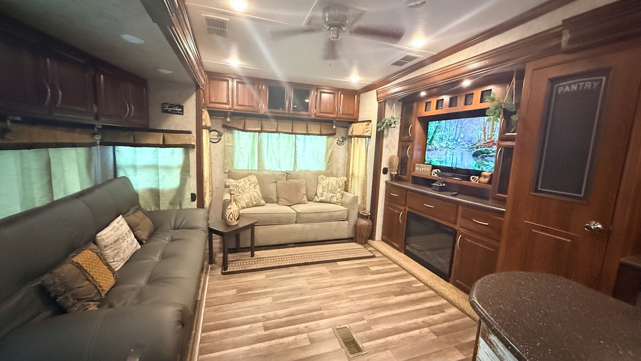 Photo of Livingroom in Ridge Manor
