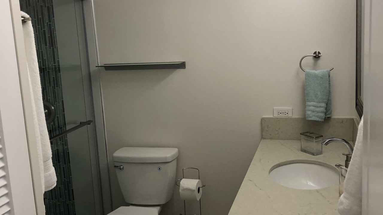 Photo of Bathroom in Diamond Head - Kapahulu - St. Louis