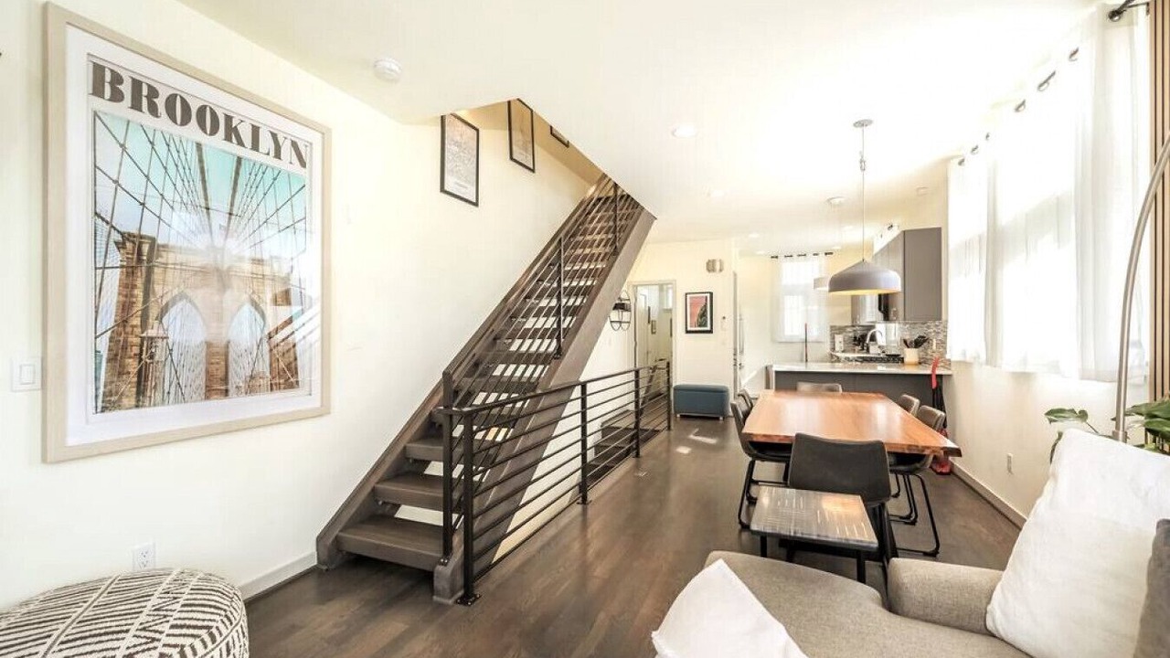 Photo of Livingroom in East Queen Anne