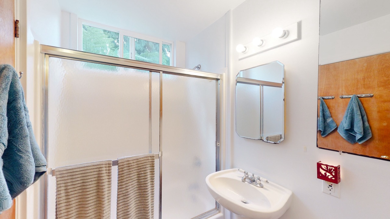 Photo of Bathroom in Kukuihaele