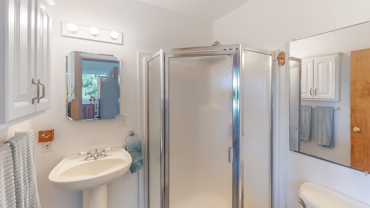 Photo of Bathroom in Kukuihaele