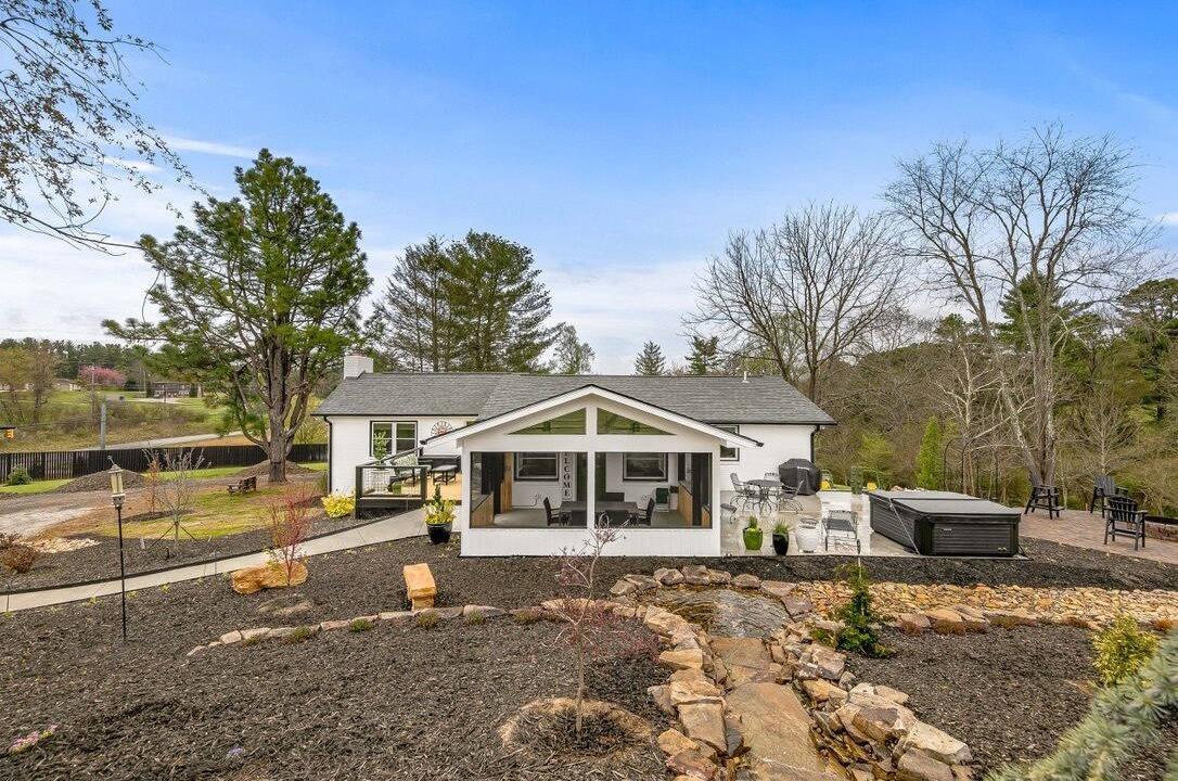 Photo of Outdoor in Mills River