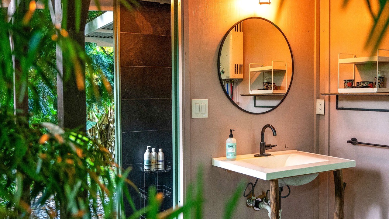 Photo of Bathroom in Kealakekua