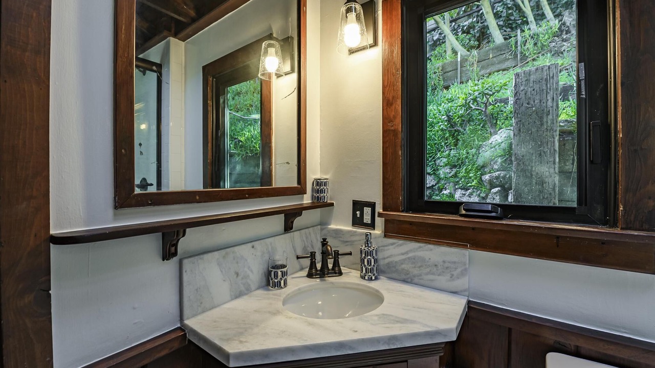 Photo of Bathroom in Hollywood Heights