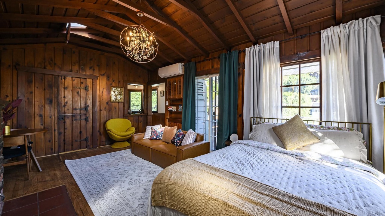 Photo of Bedroom in Hollywood Heights