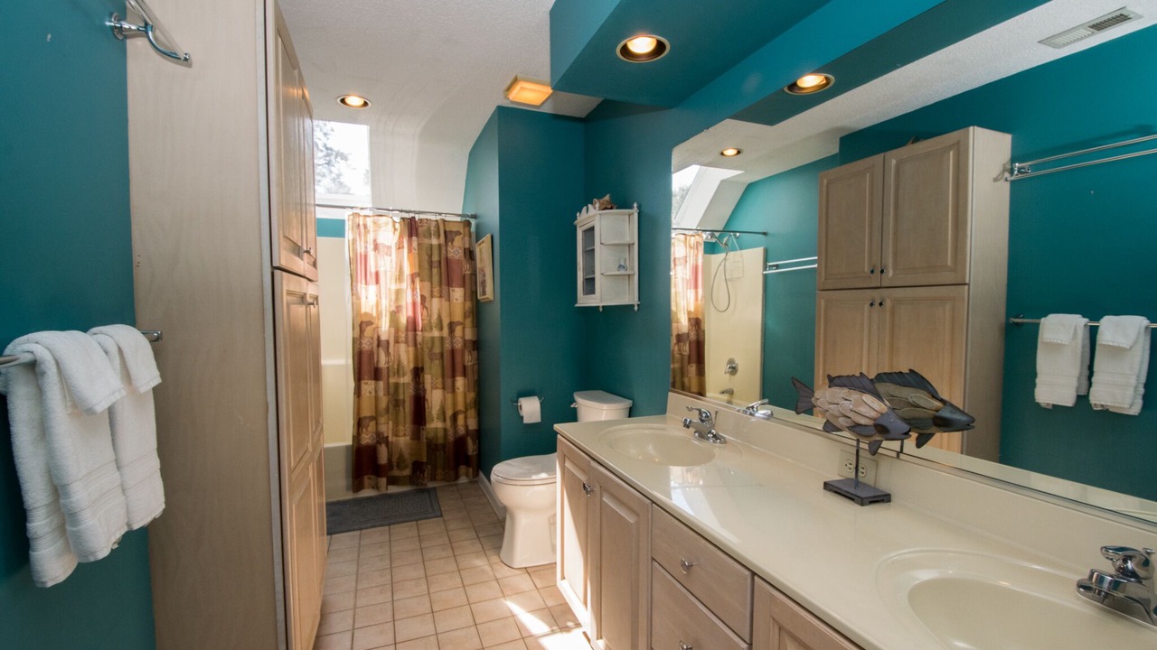 Photo of Bathroom in Skyland