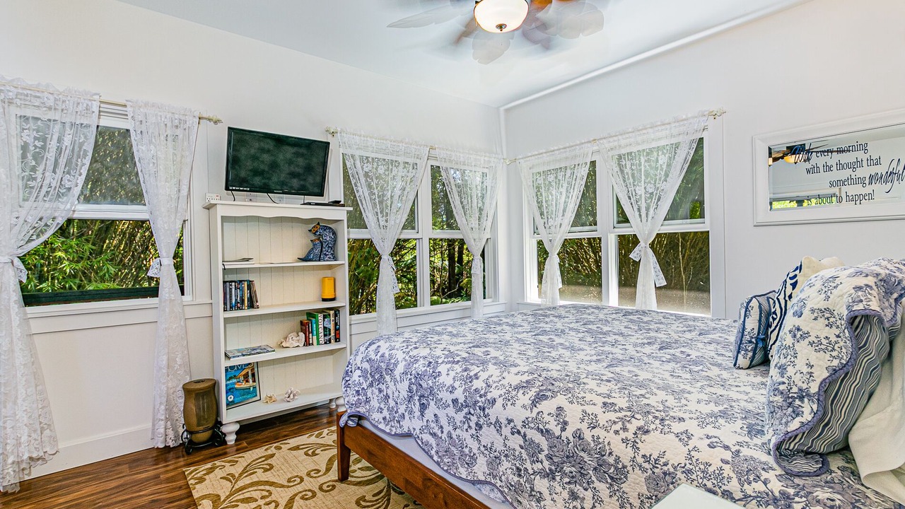 Photo of Bedroom in Royal Hawaiian Estates