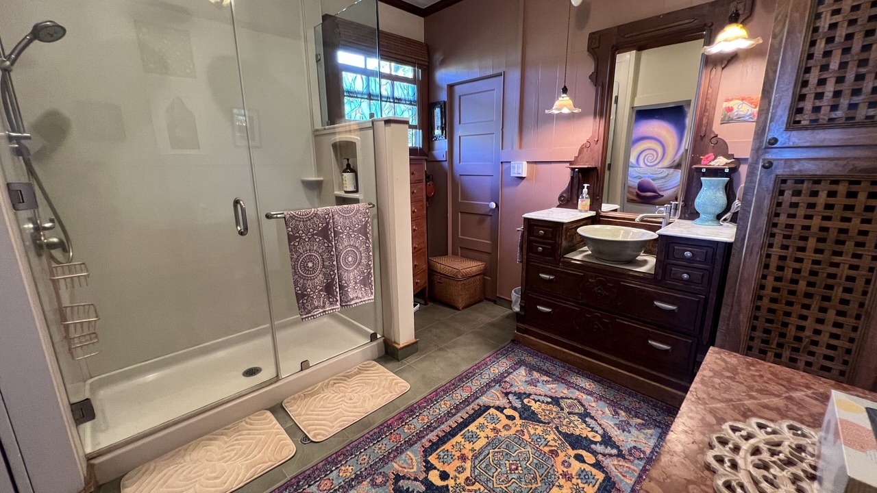 Photo of Bathroom in Kukuihaele