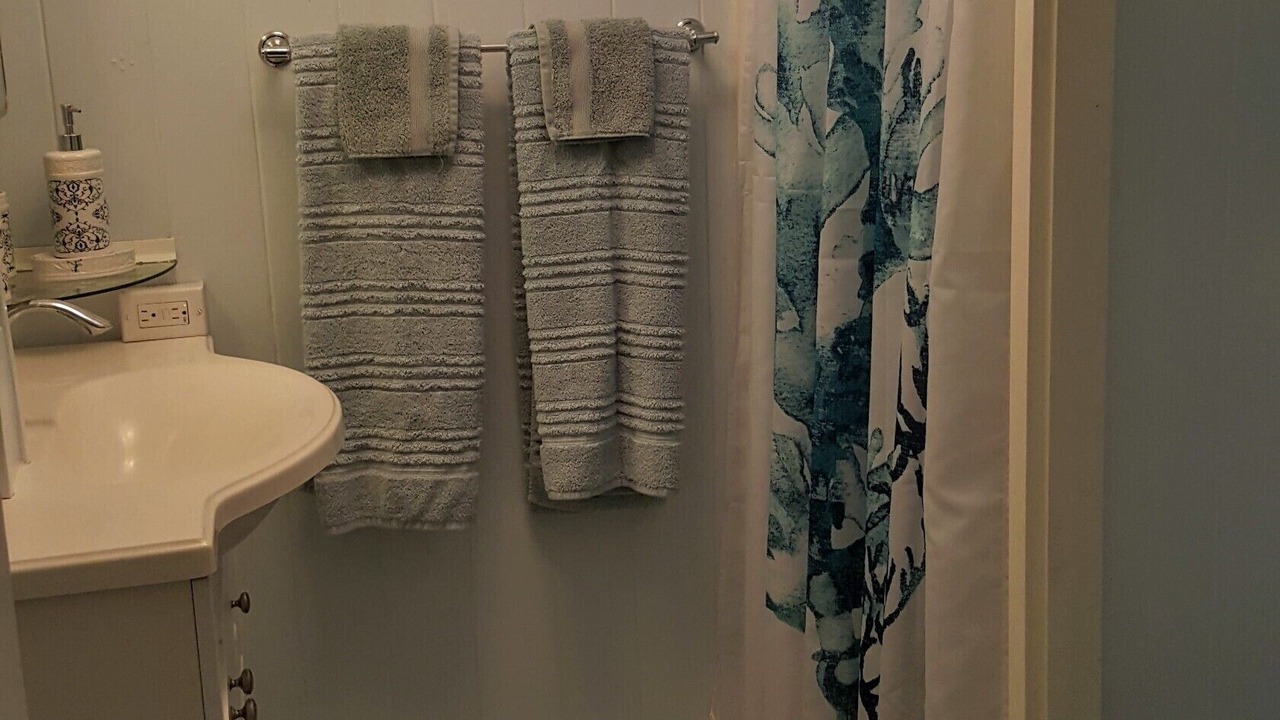 Photo of Bathroom in Maunalani Heights