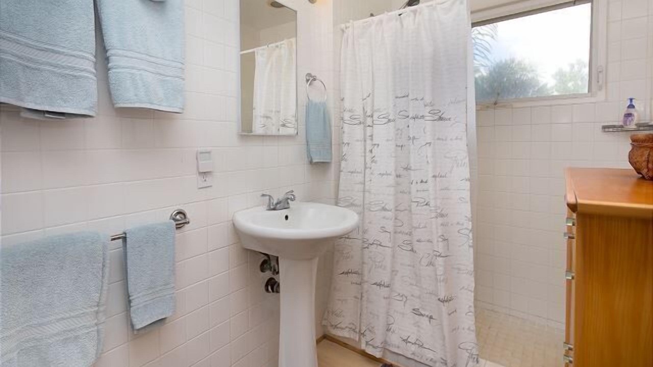 Photo of Bathroom in Haleiwa