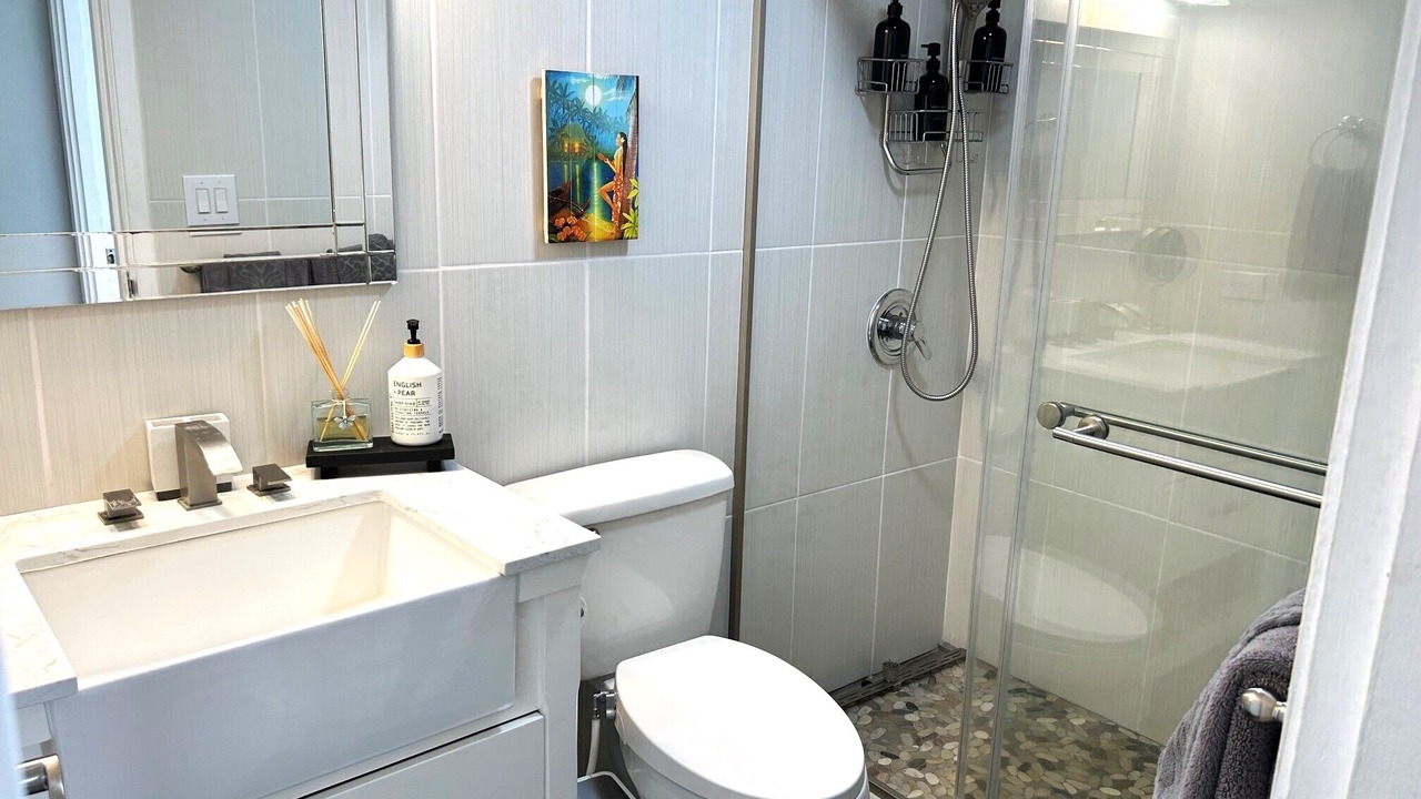 Photo of Bathroom in McCully - Moiliili