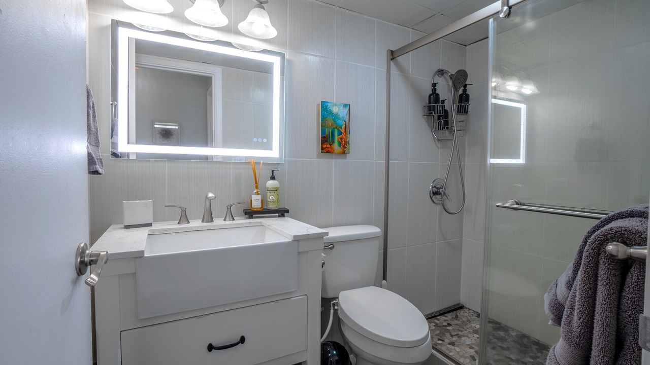 Photo of Bathroom in McCully - Moiliili