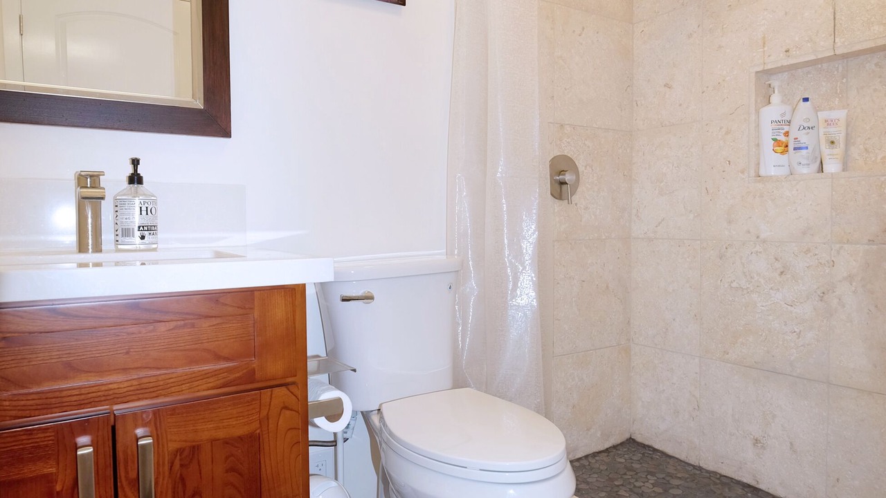 Photo of Bathroom in Eastern Honolulu