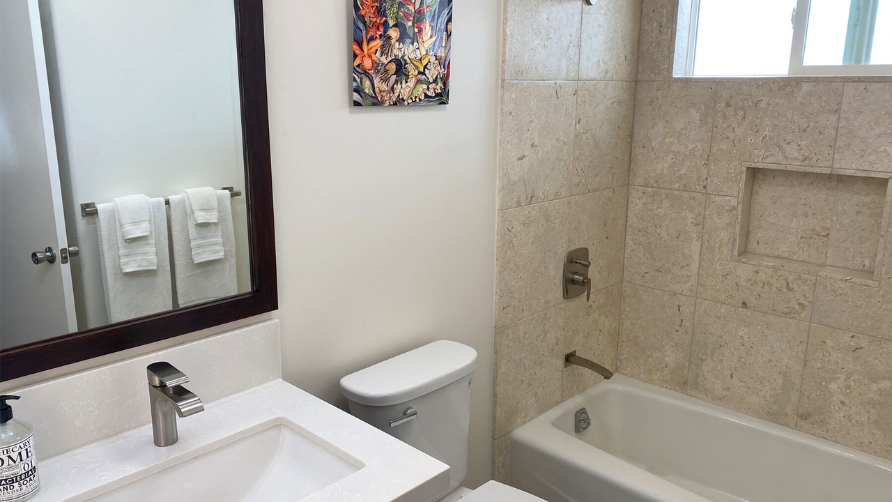 Photo of Bathroom in Eastern Honolulu