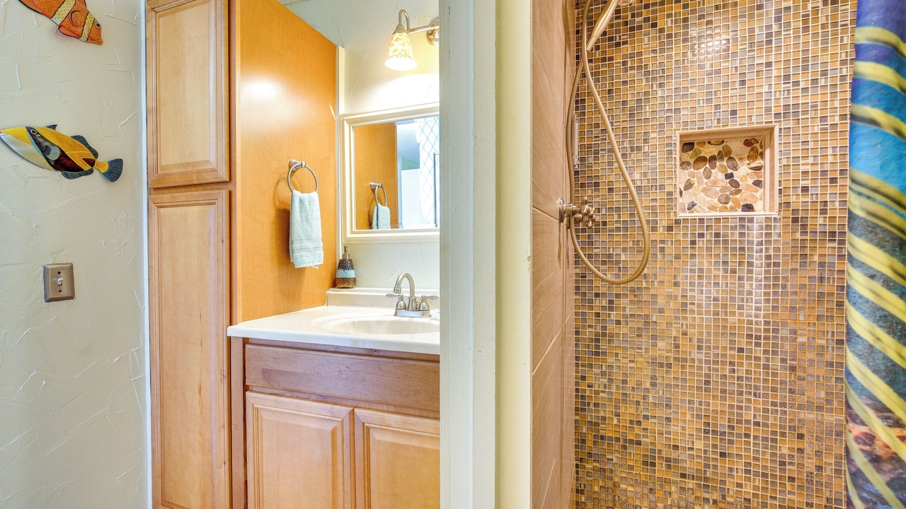 Photo of Bathroom in Historic Kailua Village
