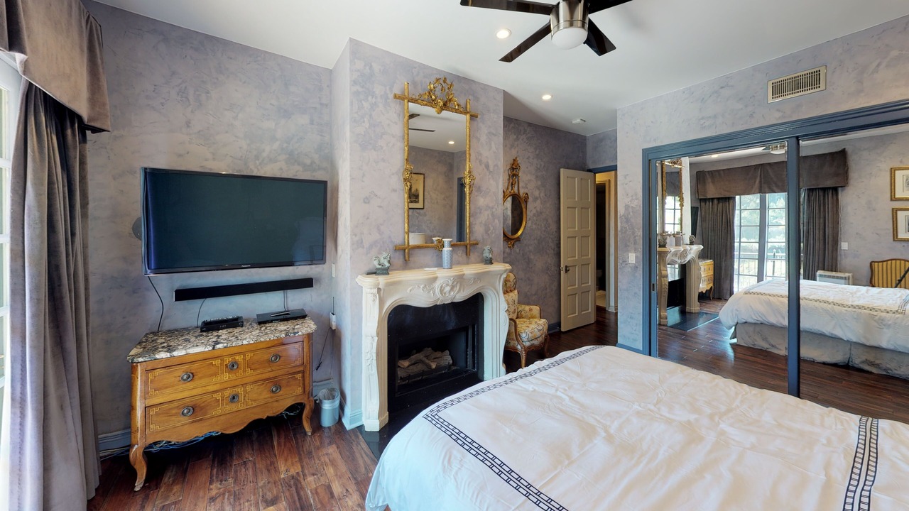 Photo of Bedroom in Beverly Glen