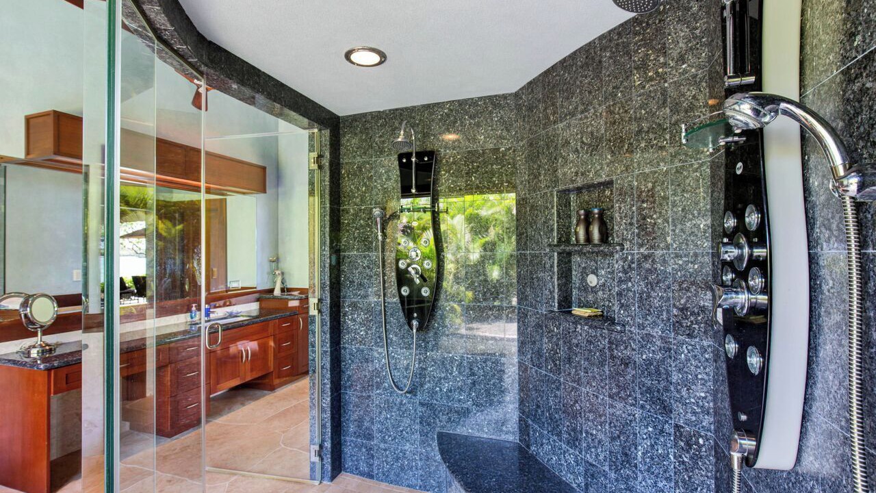 Photo of Bathroom in Waikoloa