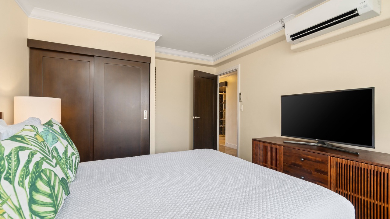 Photo of Bedroom in Waikiki