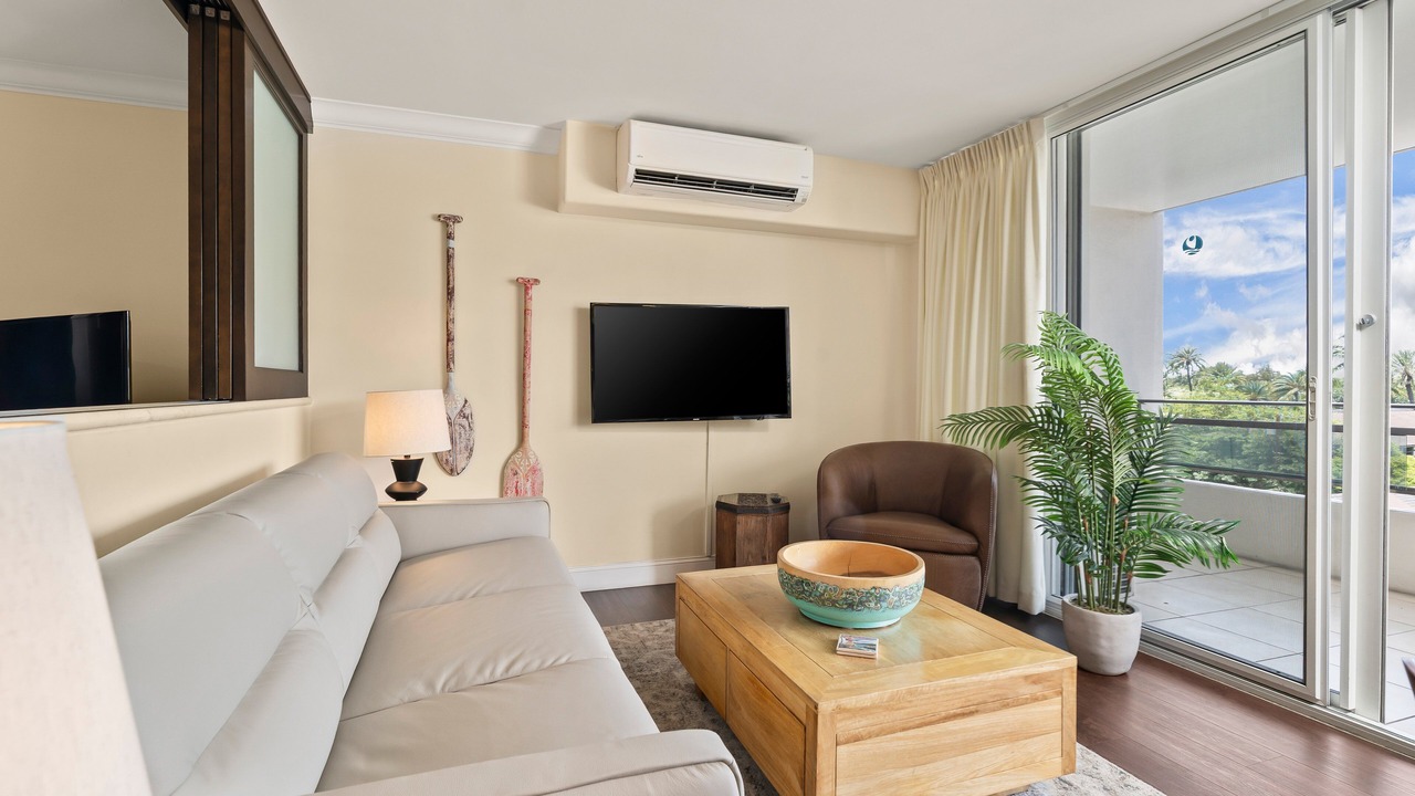 Photo of Livingroom in Waikiki