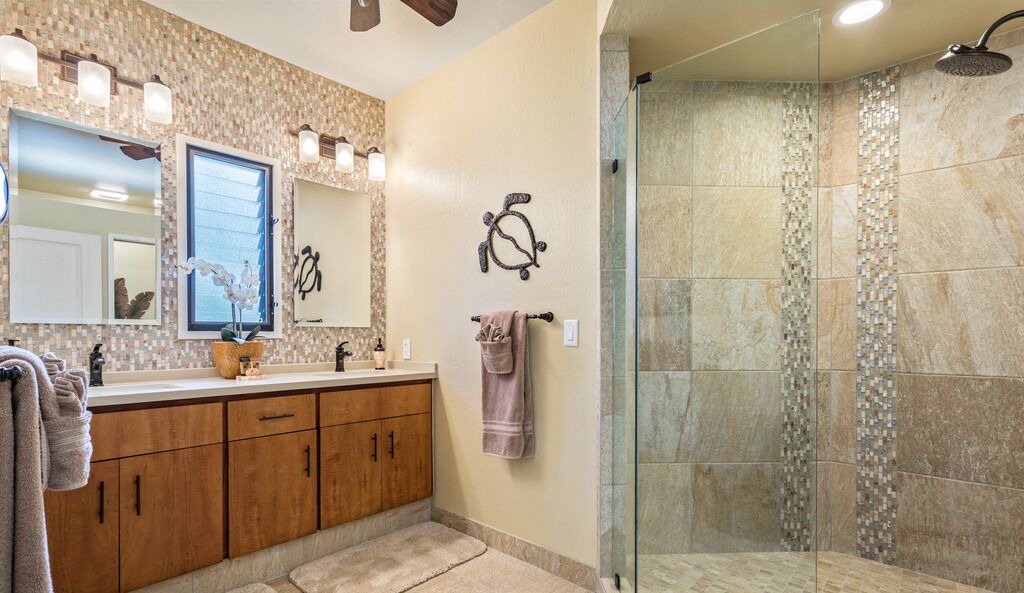 Photo of Bathroom in Keauhou