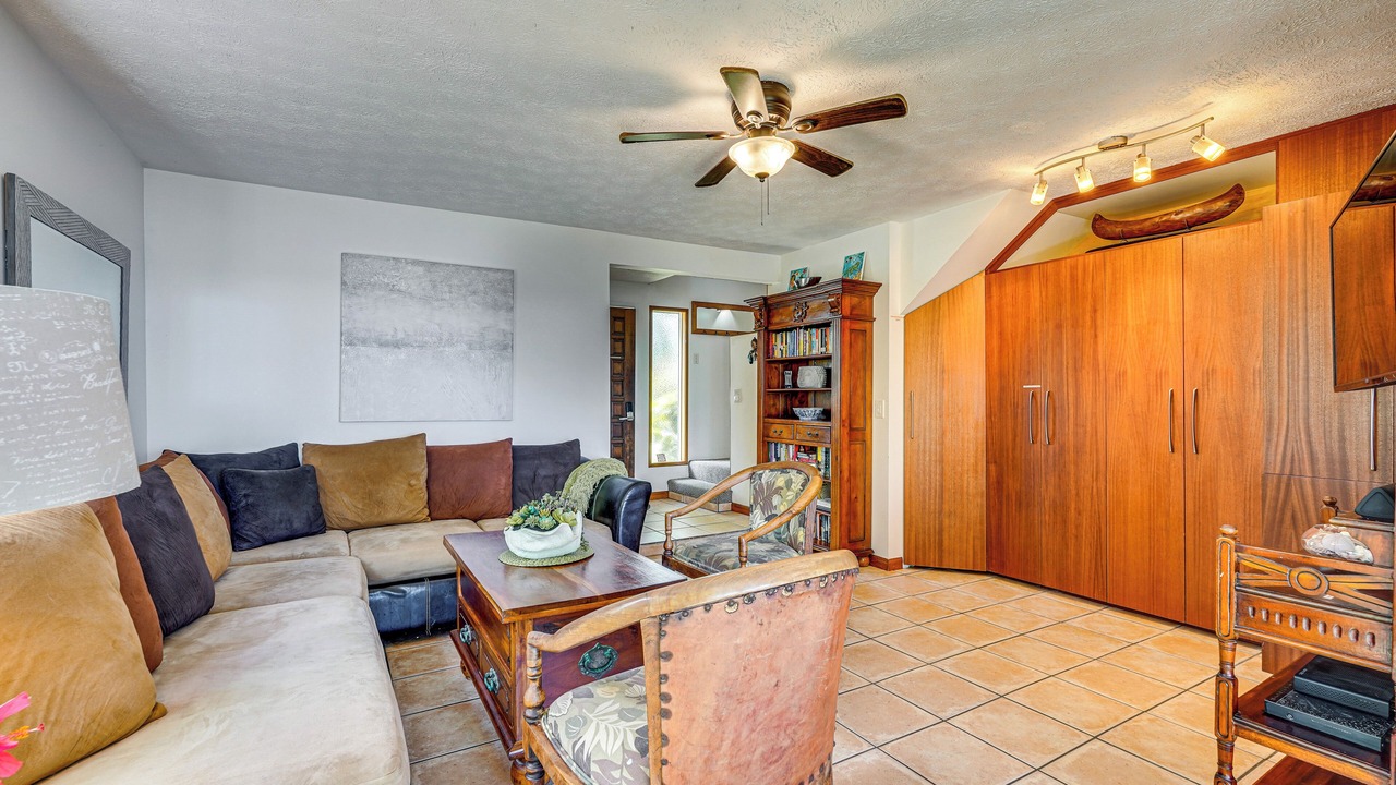 Photo of Livingroom in Kahaluu Bay