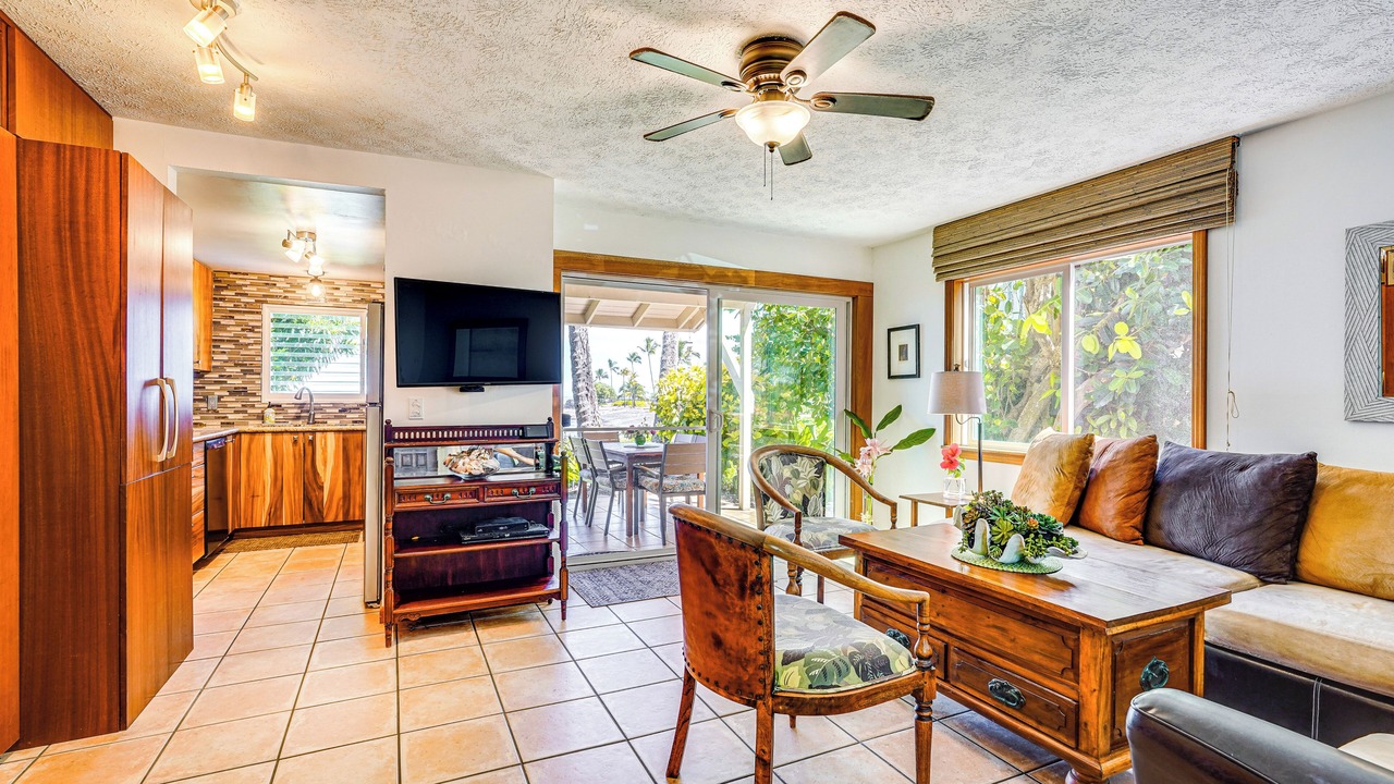 Photo of Livingroom in Kahaluu Bay