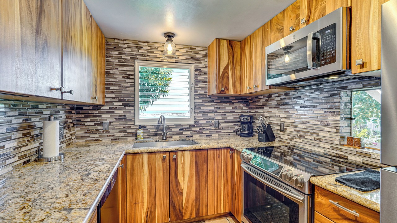 Photo of Kitchen in Kahaluu Bay