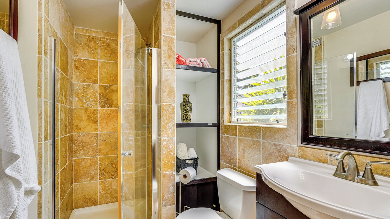 Photo of Bathroom in Kahaluu Bay