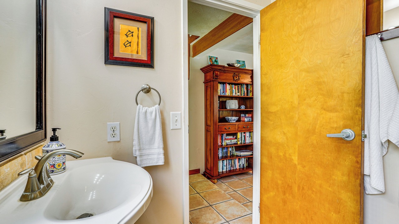 Photo of Bathroom in Kahaluu Bay