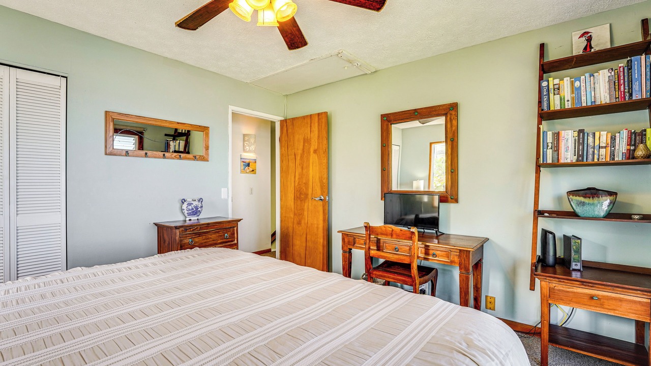 Photo of Bedroom in Kahaluu Bay