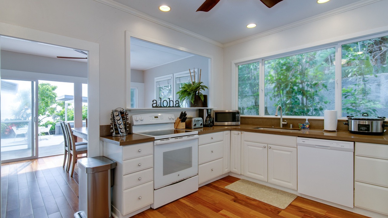 Photo of Kitchen in Hawaii Loa Ridge
