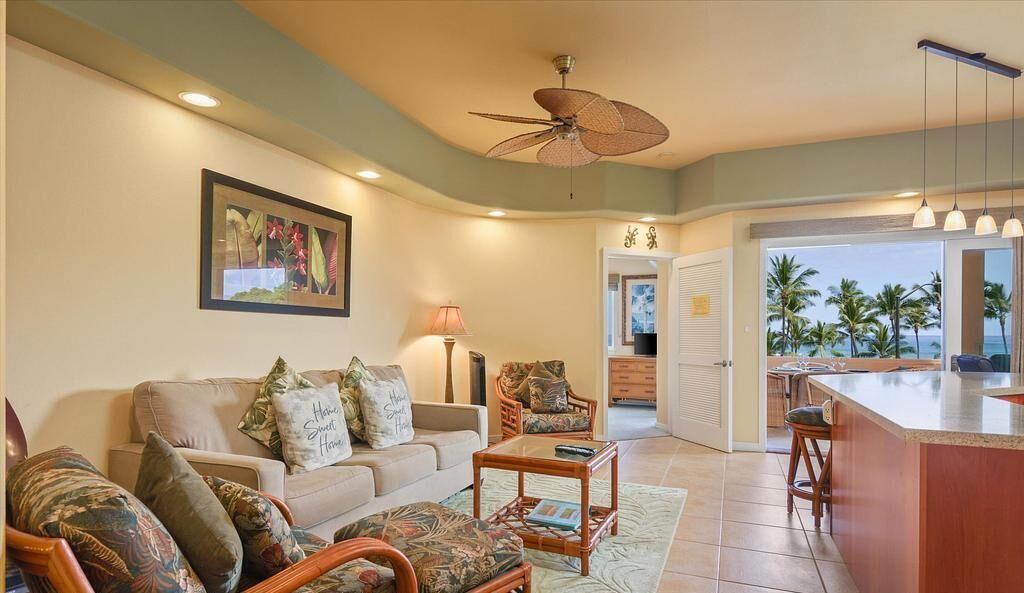Photo of Livingroom in Kahaluu Bay