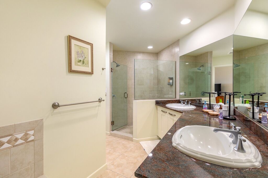 Photo of Bathroom in Kahaluu Bay