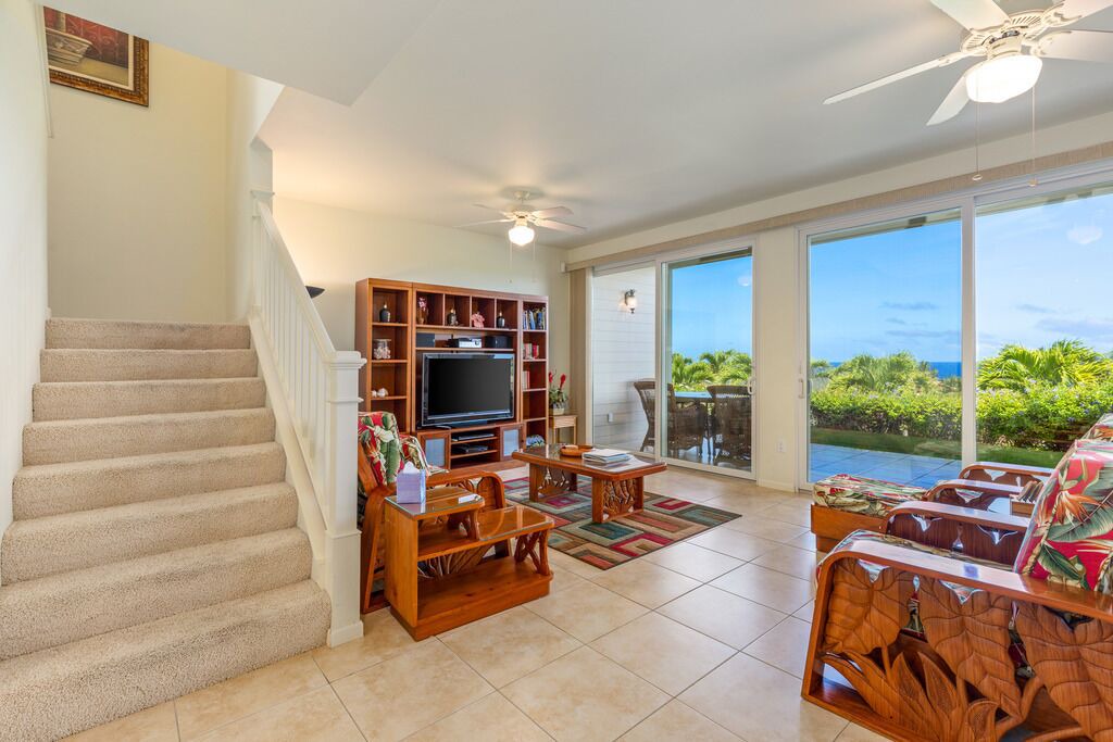 Photo of Livingroom in Kahaluu Bay