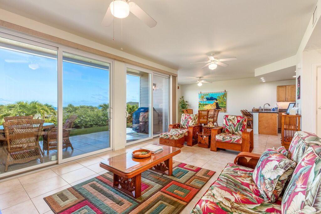 Photo of Livingroom in Kahaluu Bay