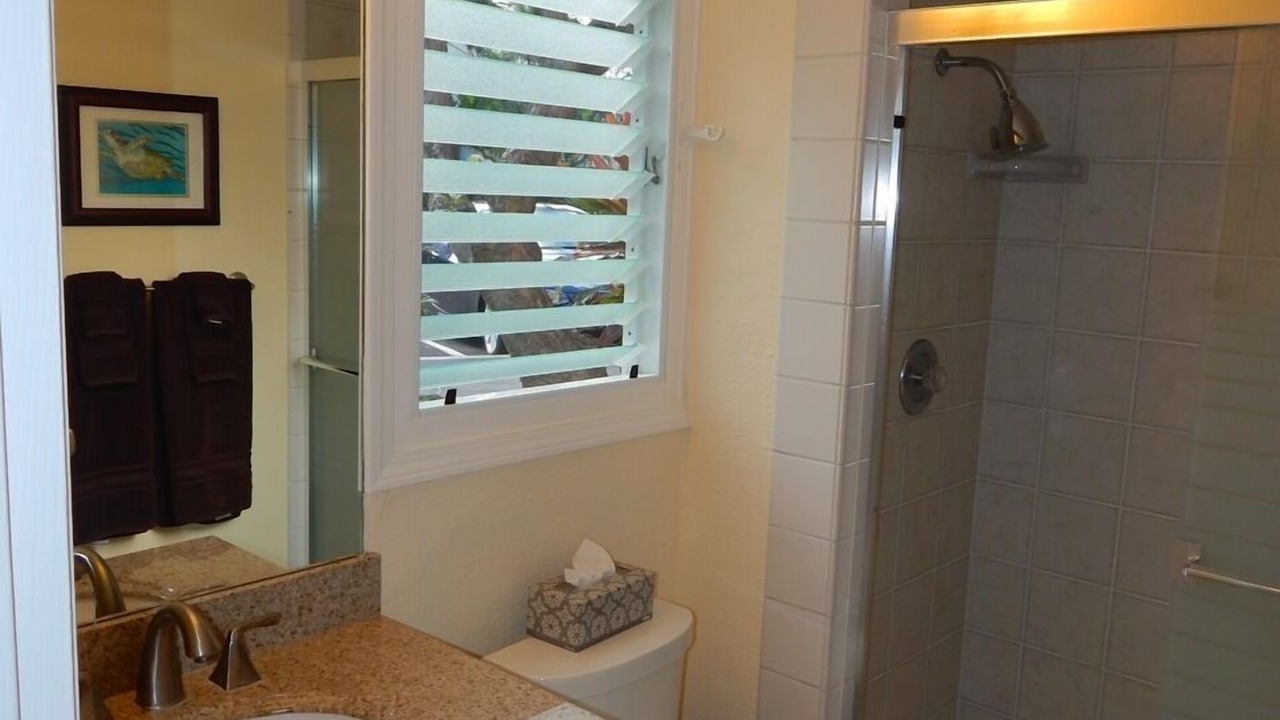Photo of Bathroom in Kahaluu Bay