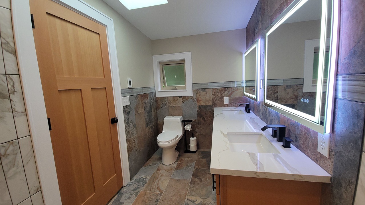 Photo of Bathroom in Maple Leaf