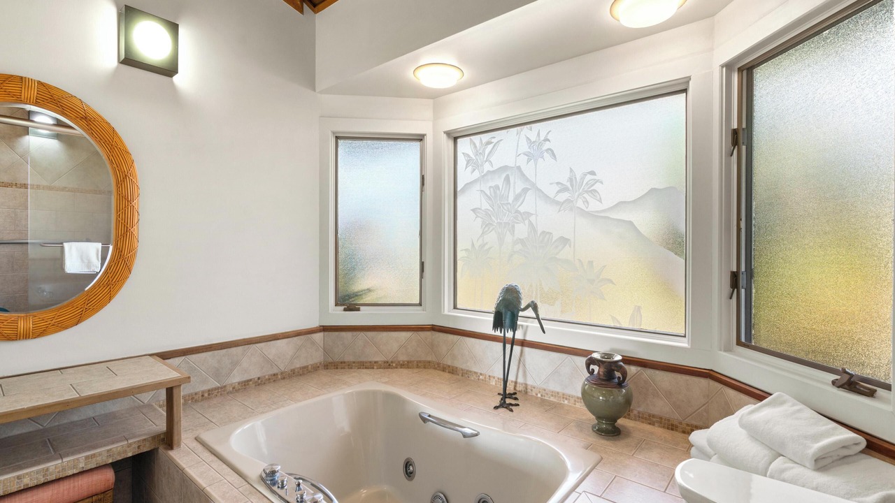 Photo of Bathroom in Historic Lahaina Front Street