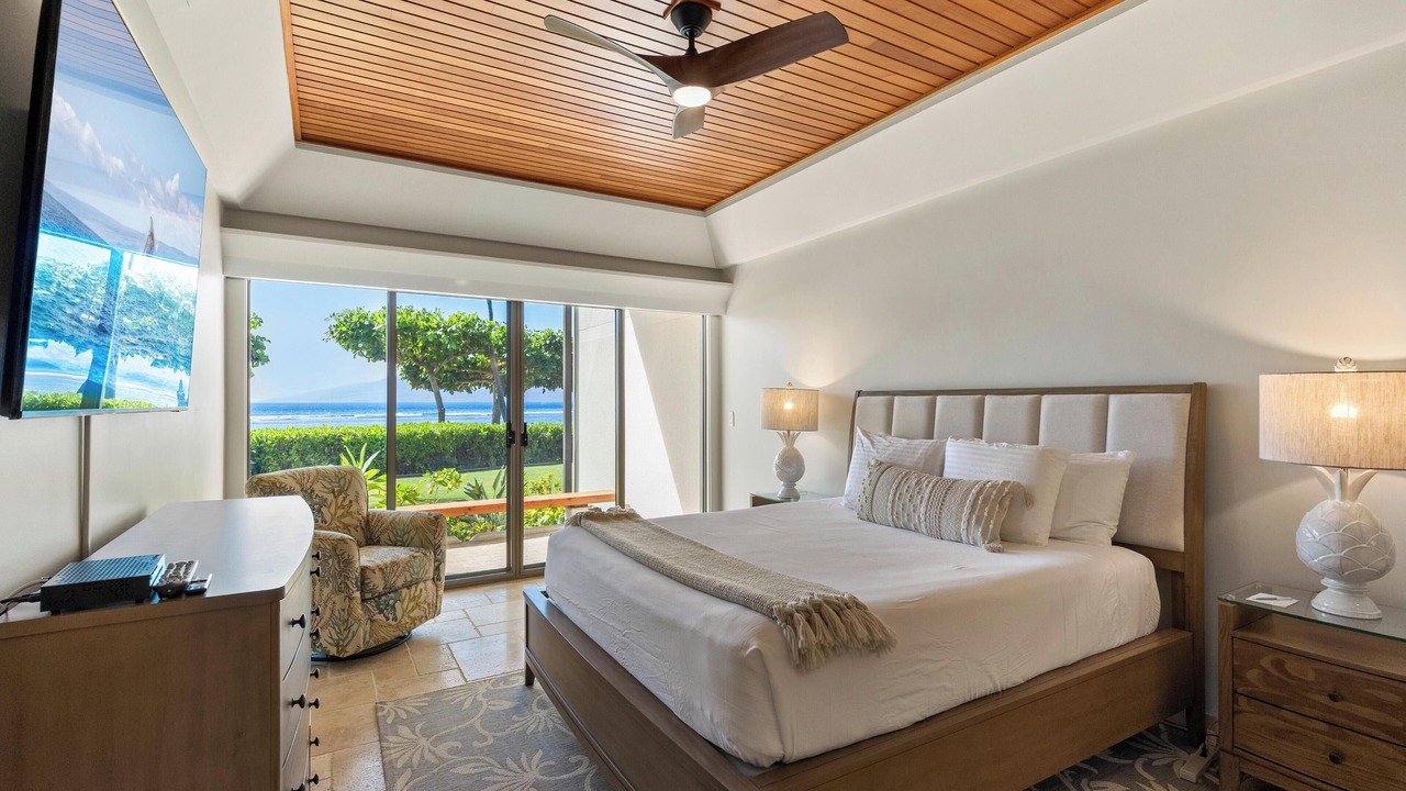 Photo of Bedroom in Historic Lahaina Front Street
