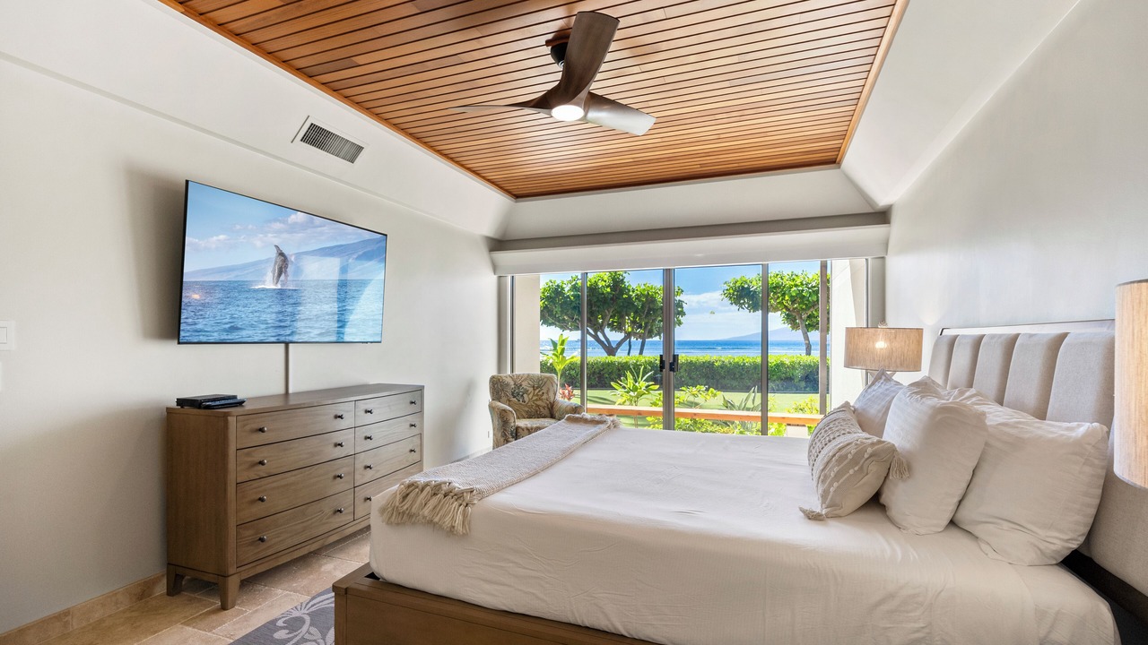 Photo of Bedroom in Historic Lahaina Front Street