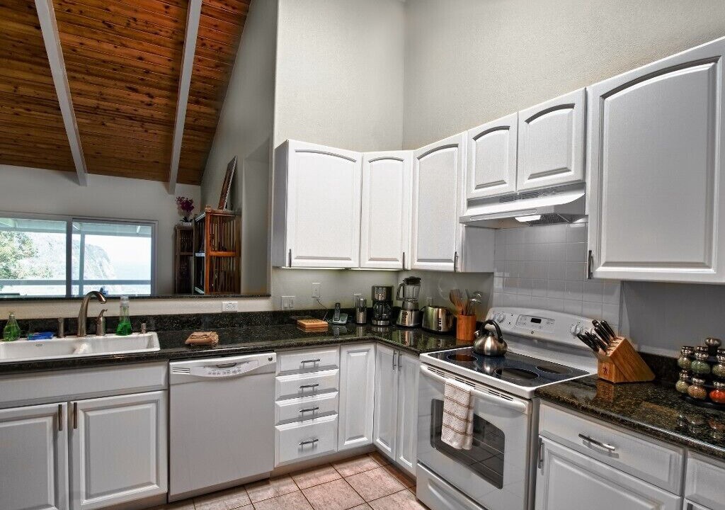Photo of Kitchen in Waipio