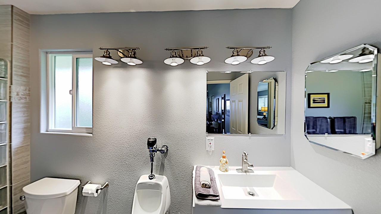 Photo of Bathroom in Honokaa
