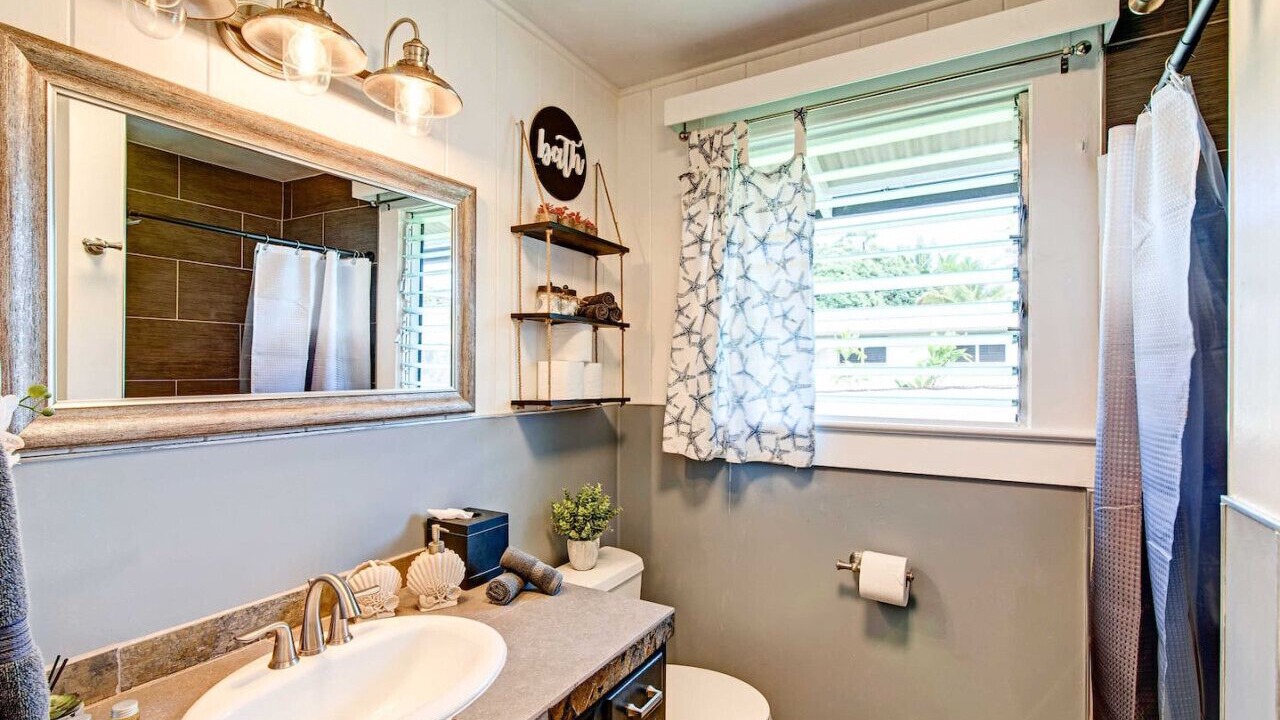 Photo of Bathroom in Hilo