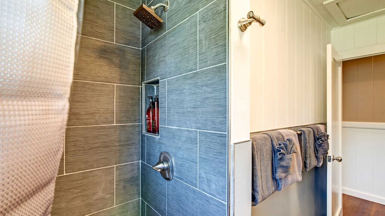 Photo of Bathroom in Hilo