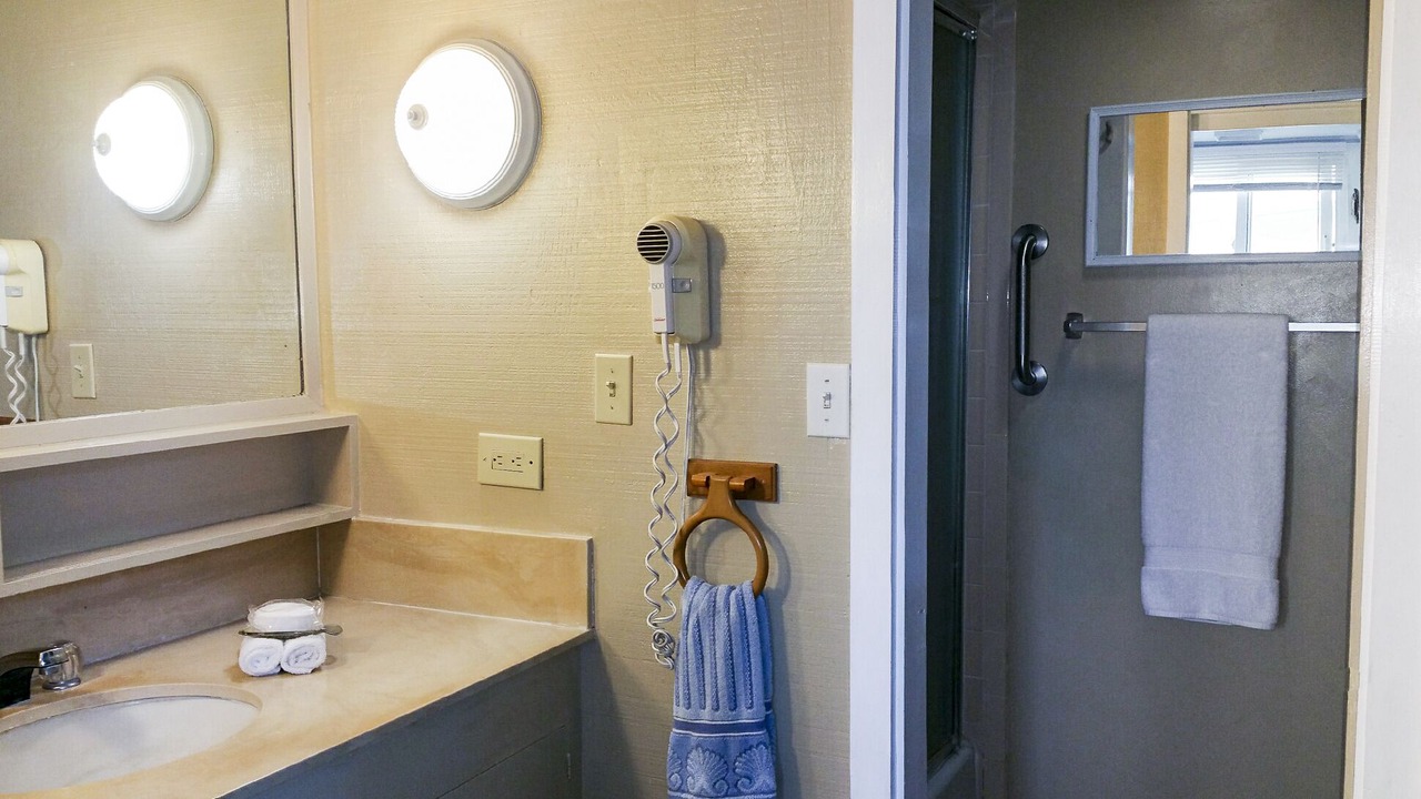 Photo of Bathroom in Punaluu