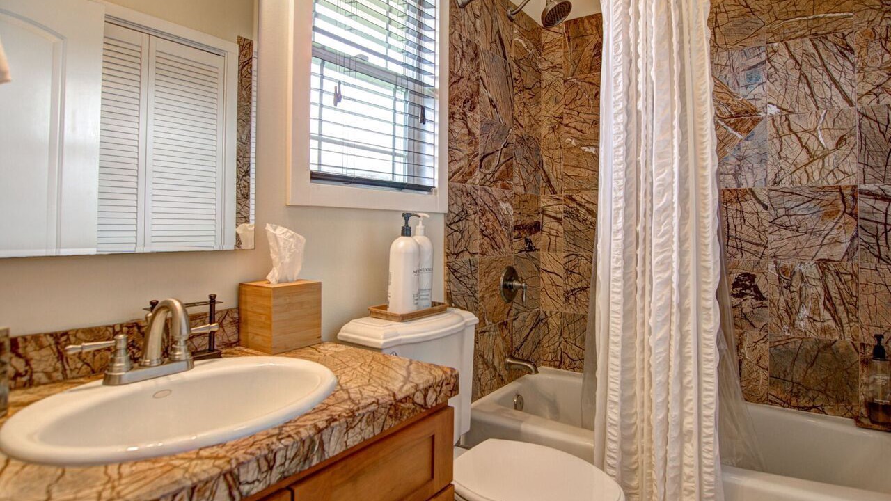 Photo of Bathroom in Honokaa