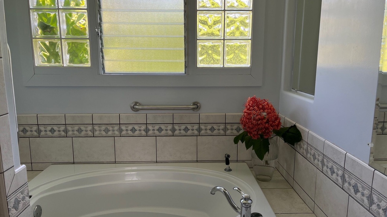 Photo of Bathroom in Honokaa